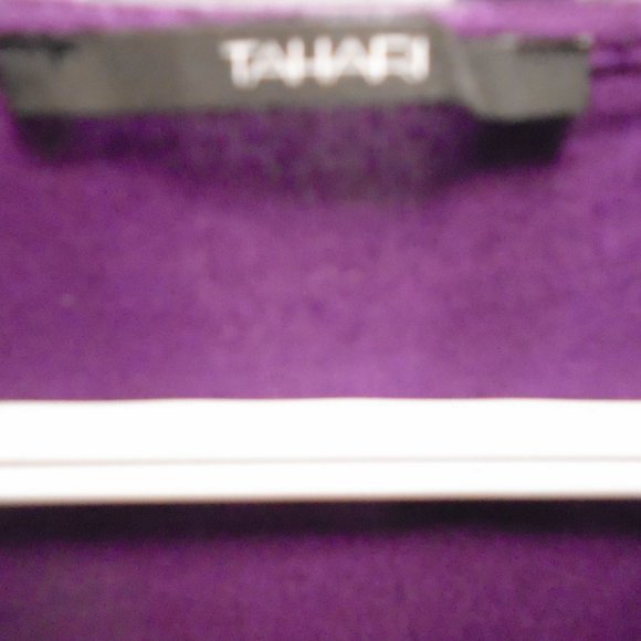 3/$20 Tahari sleeveless top - Picture 3 of 6